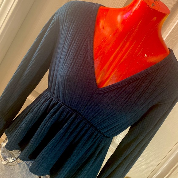 PINK LILY Green Top - Picture 12 of 14